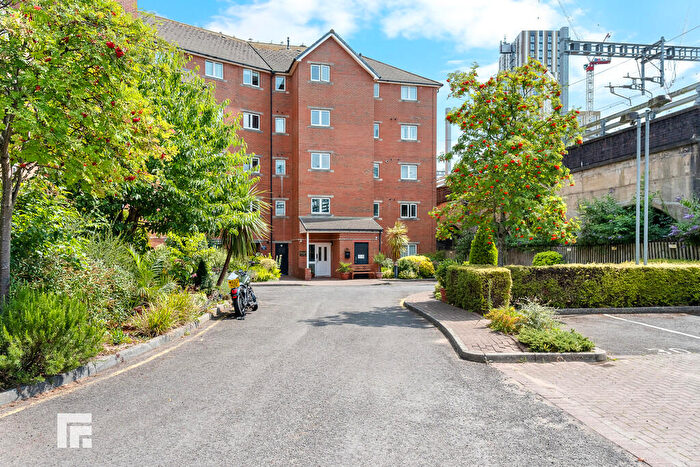 2 Bedroom Apartment For Sale In Century Court, Taffs Mead Embankment, CF11