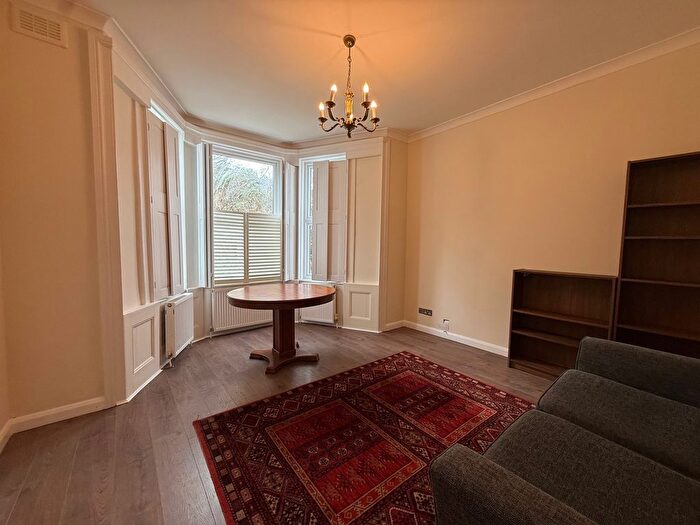 2 Bedroom Flat To Rent In Foxgrove Road, Beckenham, BR3