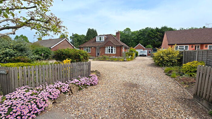 3 Bedroom Chalet For Sale In Long Lane, Hermitage, Thatcham, RG18