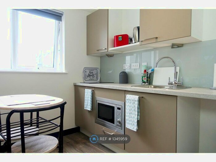 Studio To Rent In Dumfries Street, Luton, LU1