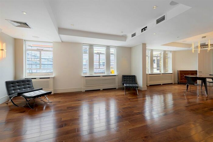 3 Bedroom Flat To Rent In St. James's Chambers, Ryder Street, London, SW1Y