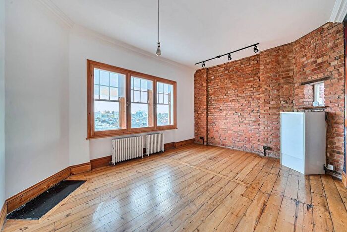 2 Bedroom Flat For Sale In Kings Court Mansions, Parsons Green, London, SW6