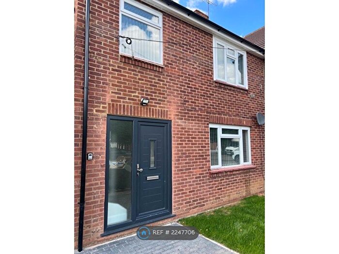 3 Bedroom Semi-Detached House To Rent In Booth Drive, Staines-Upon-Thames, TW18