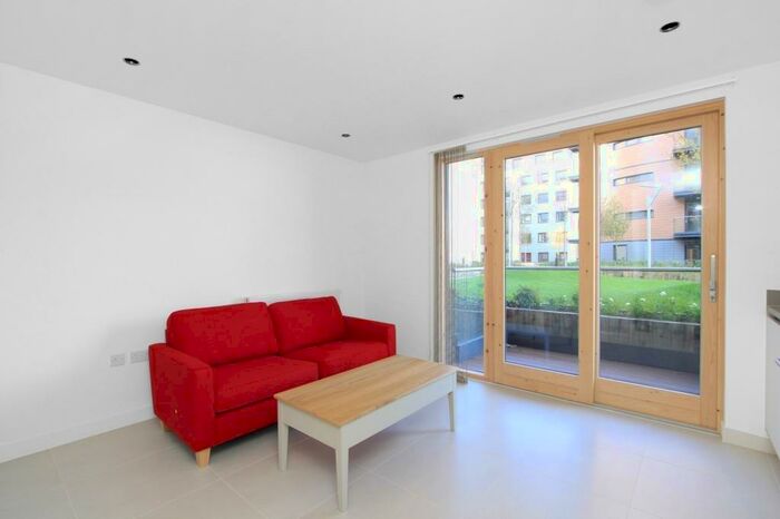 Studio To Rent In Cobblestone Square, Wapping, London, E1W