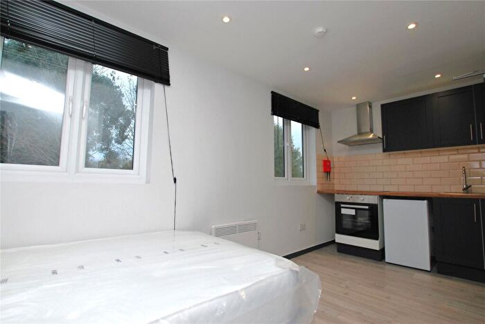 1 Bedroom House Of Multiple Occupation To Rent In Raymond Crescent, Guildford, Surrey, GU2