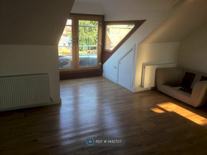 3 Bedroom Flat To Rent In Nelson Road, Gillingham, ME7