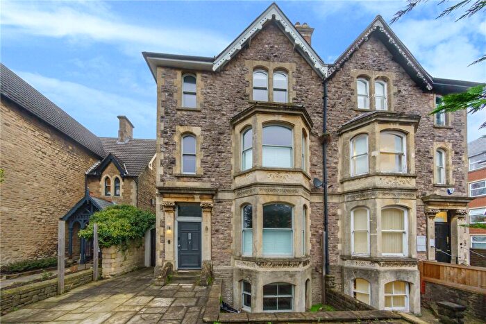 6 Bedroom Semi Detached House To Rent In Bath Road, Old Town, Swindon, Wiltshire, SN1