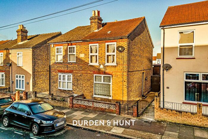 2 Bedroom Semi Detached House For Sale In Malvern Road, Hornchurch, RM11