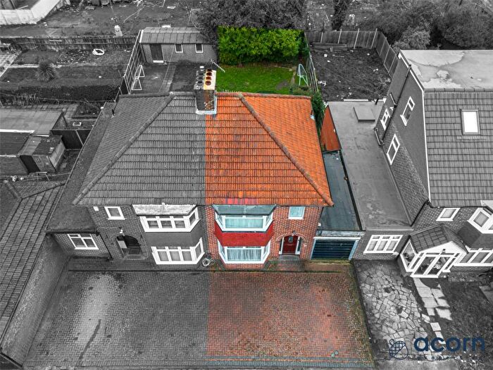 3 Bedroom Semi-Detached House For Sale In Rydal Gardens, London, London, NW9