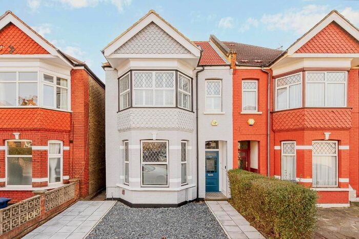 6 Bedroom Semi-Detached House To Rent In Cherington Road, Hanwell, London, W7