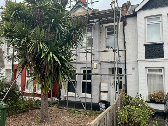 2 Bedroom Flat To Rent In Baring Road, London, SE12