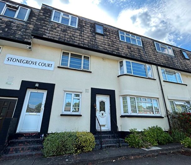 2 Bedroom Flat For Sale In Flat Stonegrove Court, Stonegrove, Edgware, Middlesex, HA8