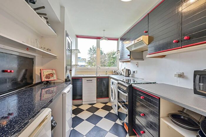 2 Bedroom Flat To Rent In Windlesham Grove, Southfields, London, SW19