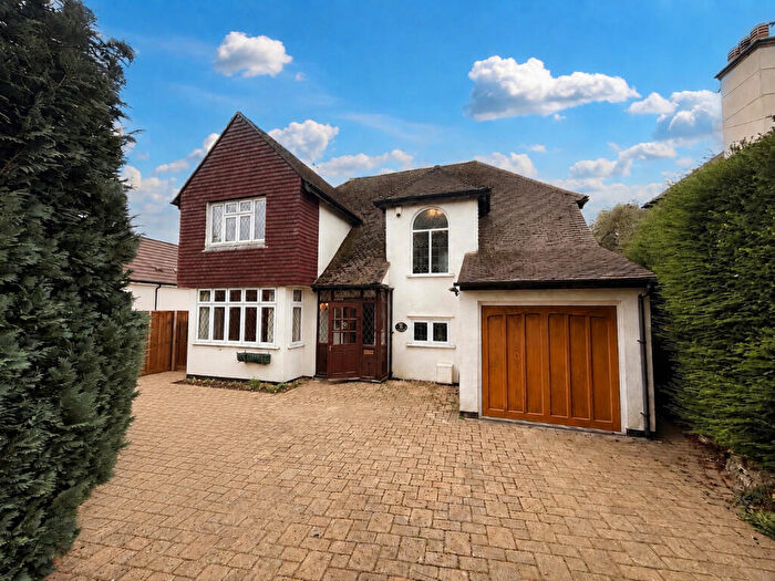 4 Bedroom House For Sale In Chipstead Way, Banstead, SM7