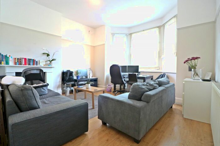 2 Bedroom Flat To Rent In Grange Park, London, W5
