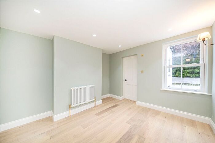 2 Bedroom Flat For Sale In Hayter Road, London, SW2
