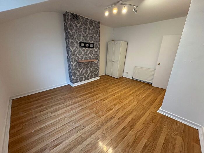 1 Bedroom Flat To Rent In Catford Broadway, London, SE6