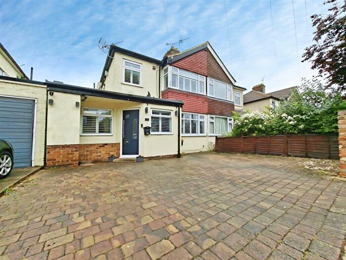 4 Bedroom Semi-Detached House For Sale In Valley View Road, Rochester, ME1