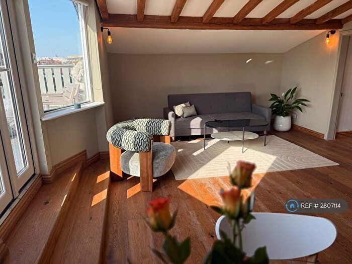 1 Bedroom Penthouse To Rent In Danbury St, London, N1