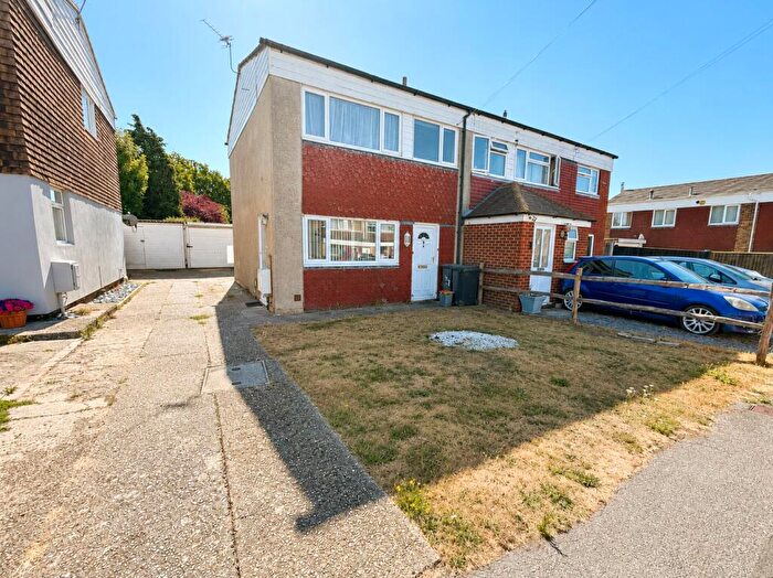 3 Bedroom Semi-Detached House For Sale In Sussex Avenue, Hailsham, East Sussex, BN27