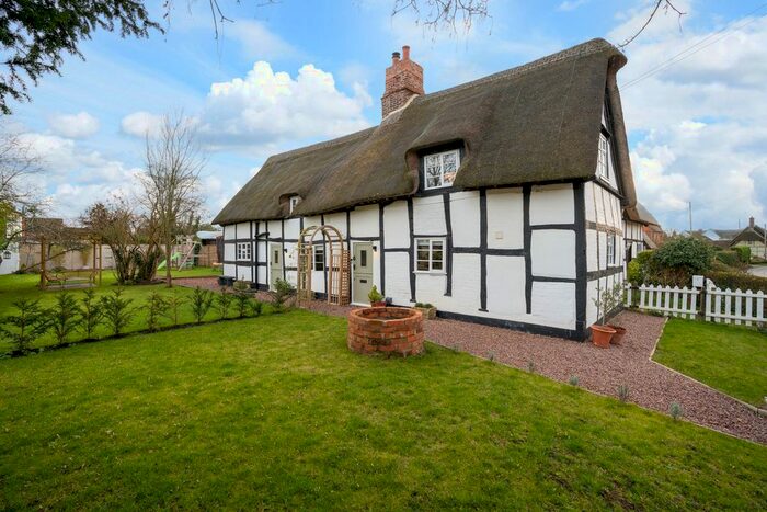 3 Bedroom Detached House For Sale In Church Road, Crowle, Worcestershire, WR7