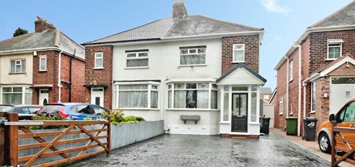 3 Bedroom Semi-Detached House For Sale In Birmingham New Road, Dudley, DY1