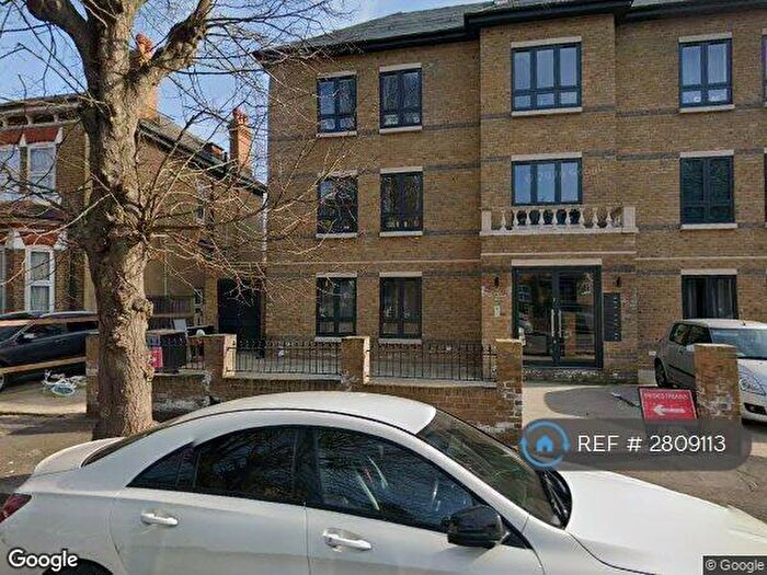 3 Bedroom Flat To Rent In Barham Road, South Croydon, CR2