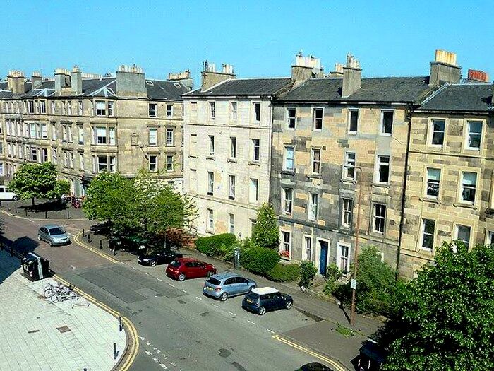 Terraced House To Rent In Hillside Street, Edinburgh, EH7
