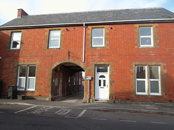 1 Bedroom Flat To Rent In Bow Street, Langport, TA10