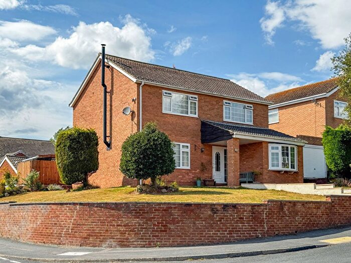 4 Bedroom Detached House For Sale In Pinewood Close, Whitby, YO21