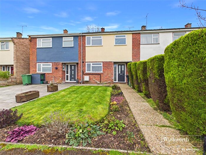 3 Bedroom Terraced House For Sale In Epsom Crescent, Newbury, Berkshire, RG14