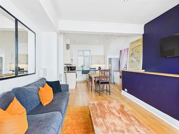 3 Bedroom Flat To Rent In Marine Parade, Brighton, BN2
