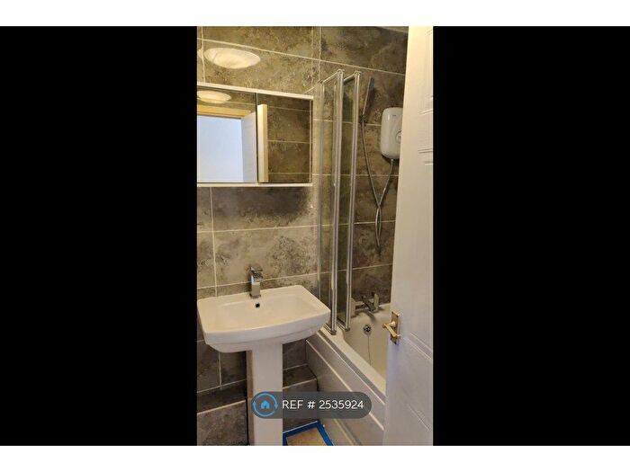 1 Bedroom Flat To Rent In Brindlefields Way, Tipton, DY4