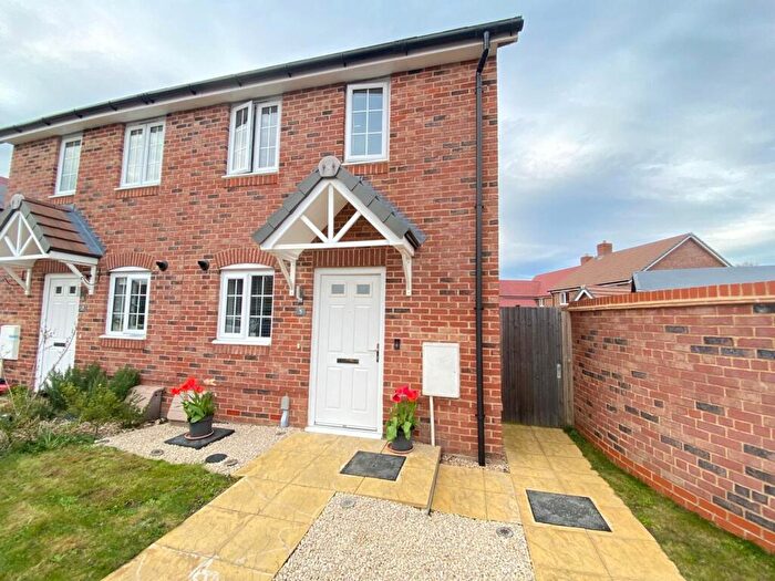 2 Bedroom Semi-Detached House To Rent In Brae Burn Place, Bramley, RG26