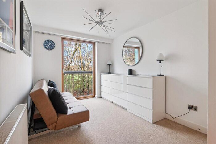 2 Bedroom Flat For Sale In /, Haggs Gate, Pollokshields, G41