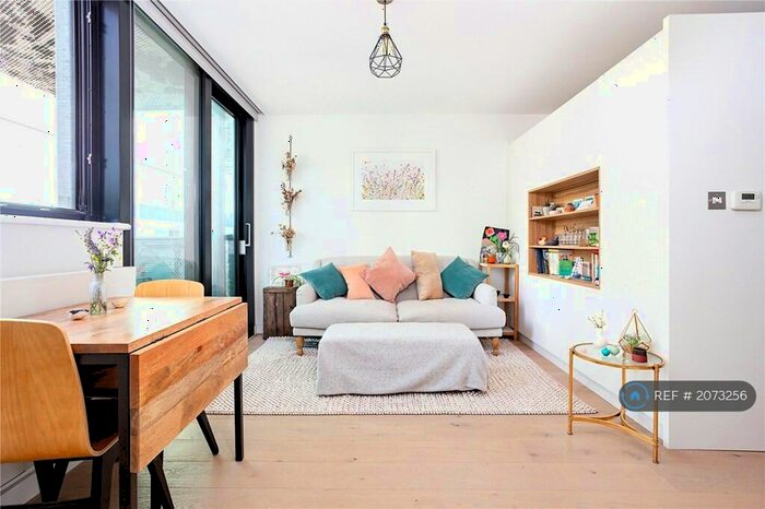 Studio To Rent In Highgate Hill, London, N19