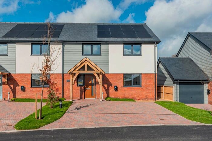 3 Bedroom End Of Terrace House For Sale In Haynstone Court, Preston-On-Wye, Hereford, HR2