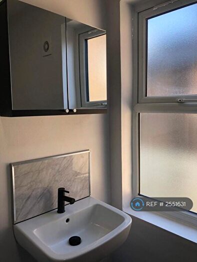 2 Bedroom Flat To Rent In Leytonstone Road, London, E15