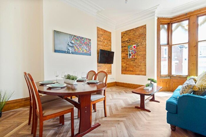 2 Bedroom Flat To Rent In Modern And Stylish Bedroom Flat On Old Christchurch Road!, BH1