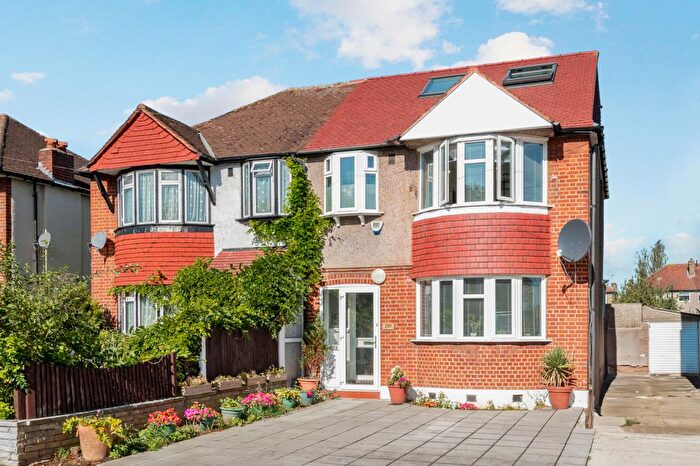 4 Bedroom Semi-detached House For Sale In Hillcross Avenue, Morden, SM4