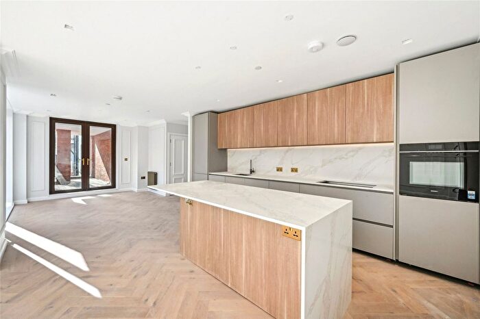 3 Bedroom Flat To Rent In Homer Row, London, W1H