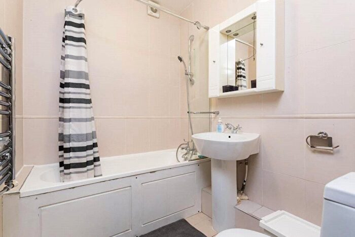 1 Bedroom Apartment To Rent In Greatorex Street, London, E1