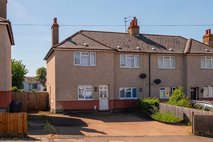 3 Bedroom Semi-Detached House For Sale In Pleydell Road, Northampton, NN4