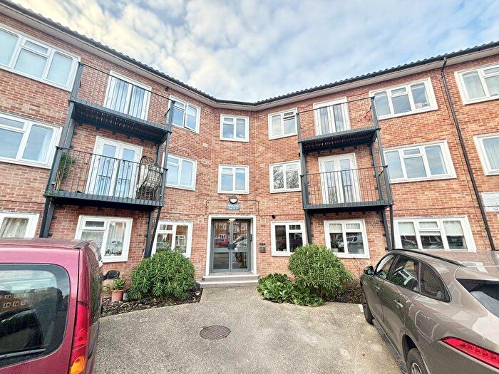 2 Bedroom Apartment To Rent In Pelham Court, RH12