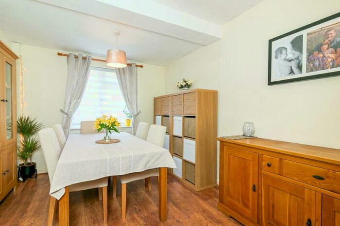 3 Bedroom Semi-Detached House For Sale In Waysbrook, Letchworth Garden City, SG6