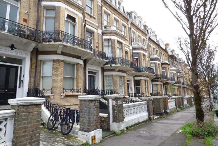 Flat To Rent In First Avenue, Hove, BN3