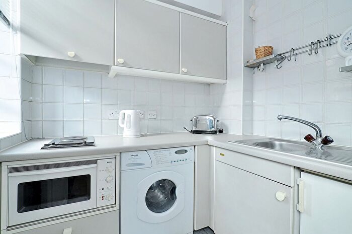 1 Bedroom Flat To Rent In Chelsea Cloisters, Sloane Avenue, Kensington And Chelsea, London, SW3
