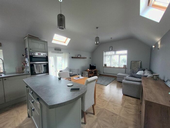 1 Bedroom Flat To Rent In Stoke Road, Hoo, Rochester ME3