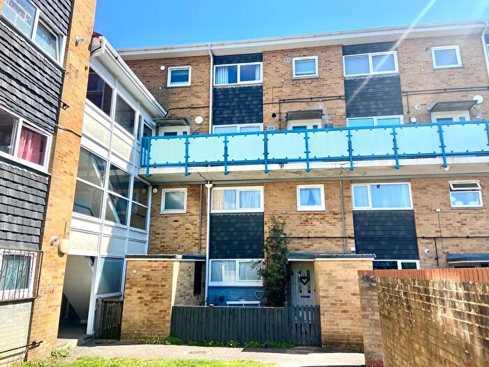 2 Bedroom Maisonette For Sale In Redlands Lane, Fareham, PO16