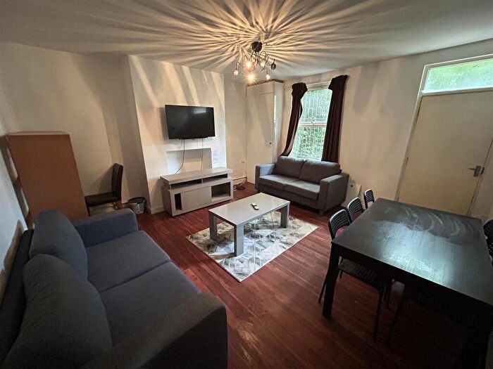6 Bedroom Terraced House To Rent In Providence Avenue, Woodhouse, Leeds, LS6